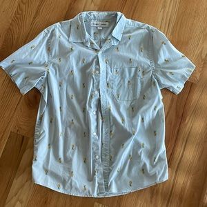 Men’s pineapple short sleeve button up